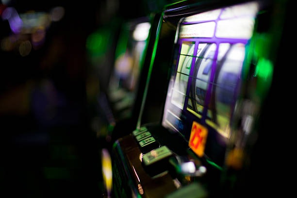 manggatoto slot live-roulette dealer and wheel broadcast from professional studio